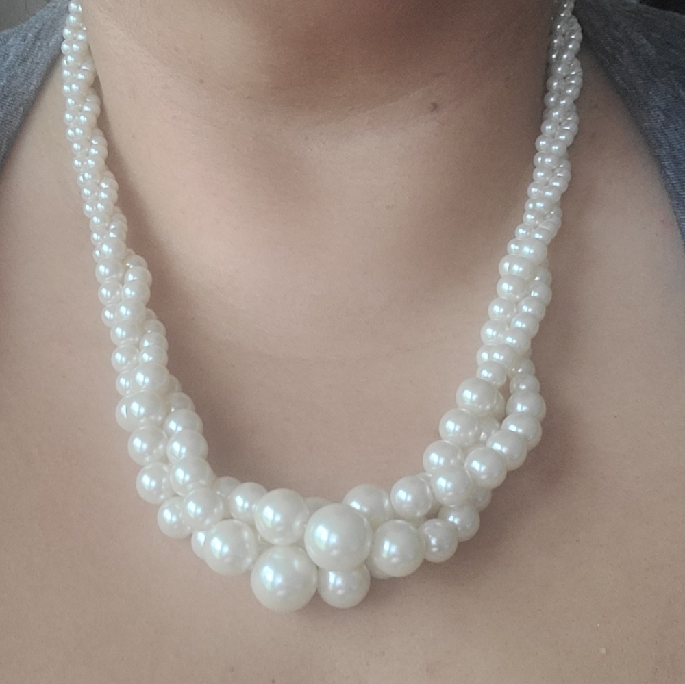 Peral necklace and bracelets